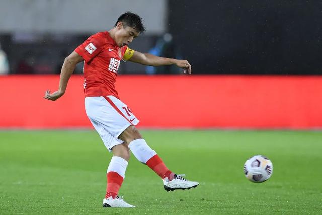 王哲林压哨3分绝杀上海险胜深圳 山东力克宁波