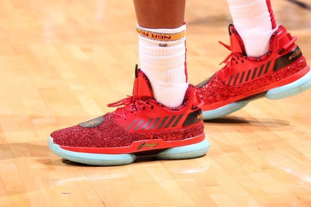 萨林杰21+10深圳大胜四川 多森33分宁波克天津